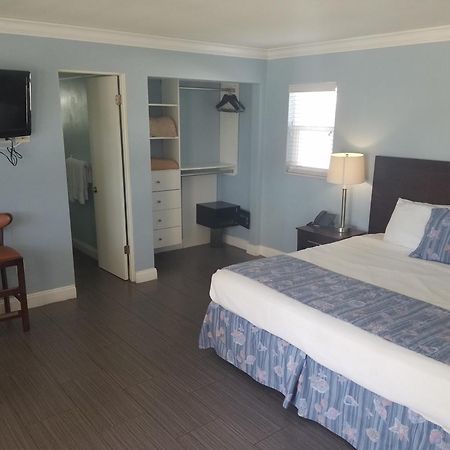 Carousel Beach Inn 포르 마이어스 비치 외부 사진